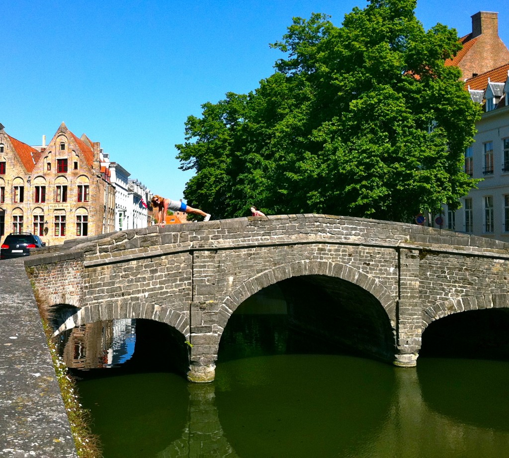 Suzy Oge of STRONG is the New Black Men's Health Pushup Challenge Brugge